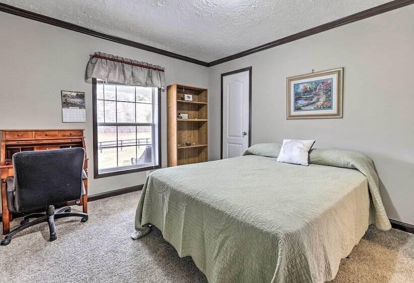 Lovely Sadieville Retreat W/ Deck & Grill!