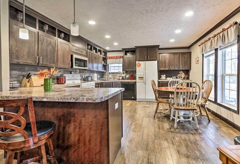 Lovely Sadieville Retreat W/ Deck & Grill!