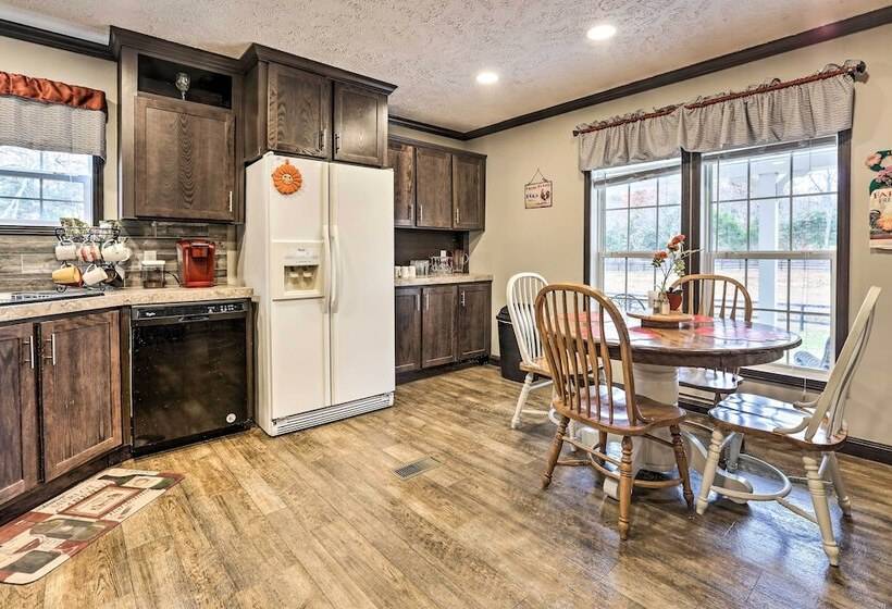 Lovely Sadieville Retreat W/ Deck & Grill!