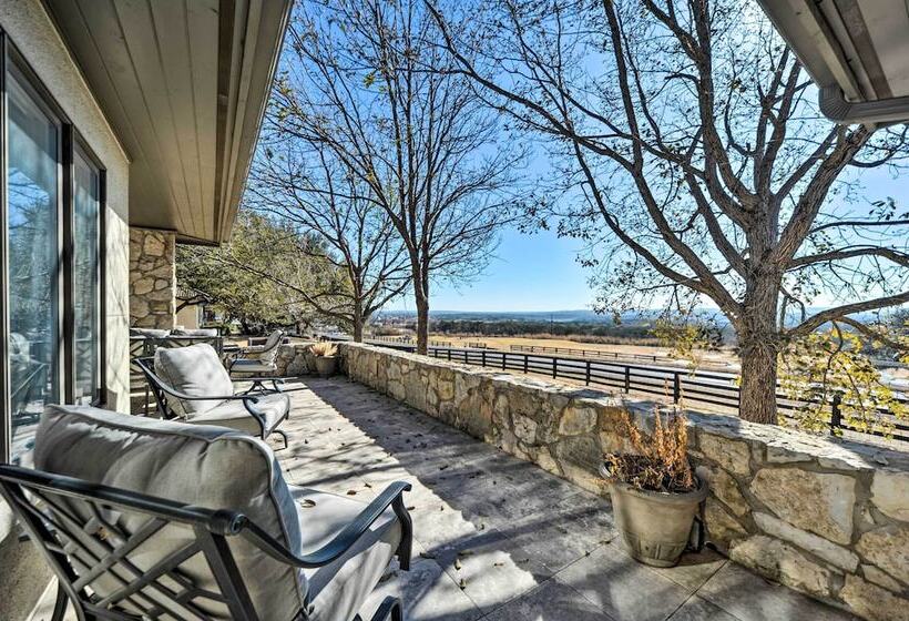 Lovely Spicewood Cottage W/ Patio & Grill!