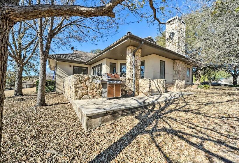 Lovely Spicewood Cottage W/ Patio & Grill!