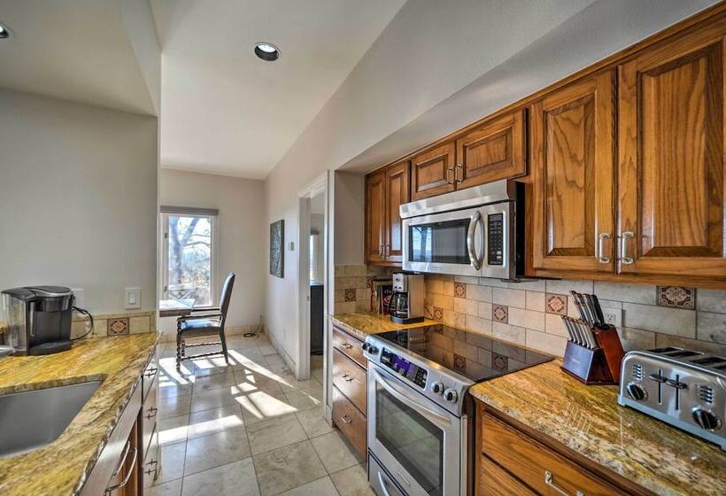 Lovely Spicewood Cottage W/ Patio & Grill!