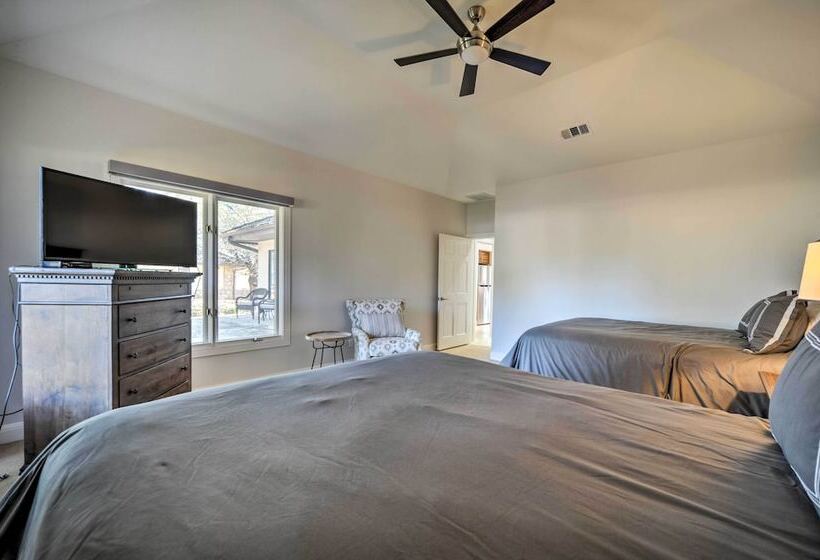 Lovely Spicewood Cottage W/ Patio & Grill!