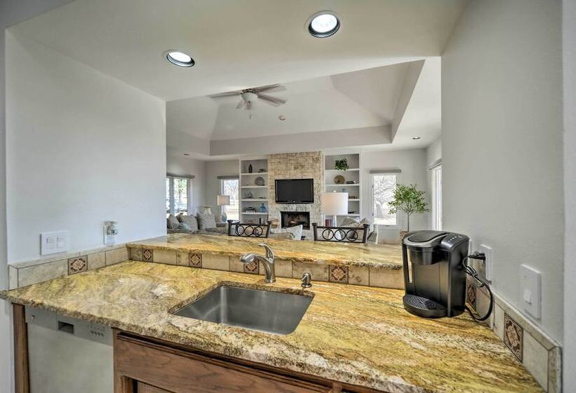 Lovely Spicewood Cottage W/ Patio & Grill!