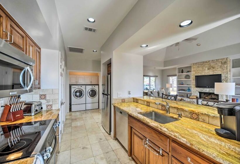 Lovely Spicewood Cottage W/ Patio & Grill!