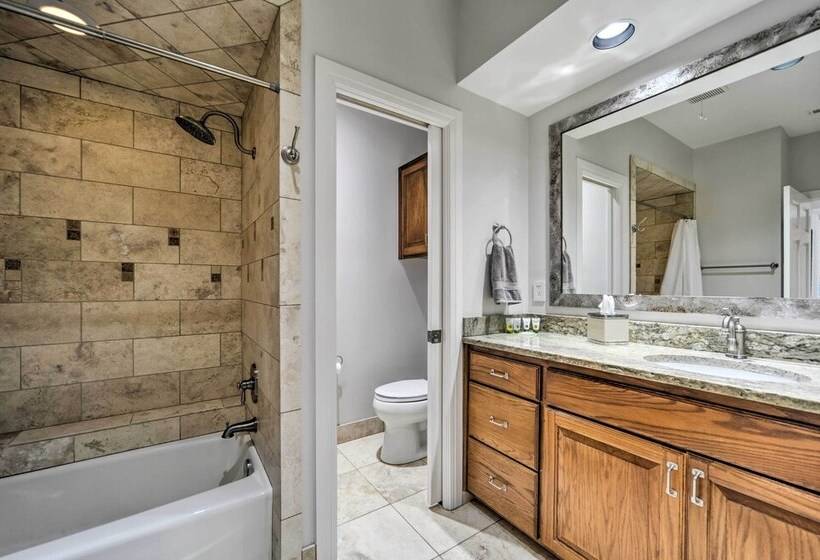 Lovely Spicewood Cottage W/ Patio & Grill!