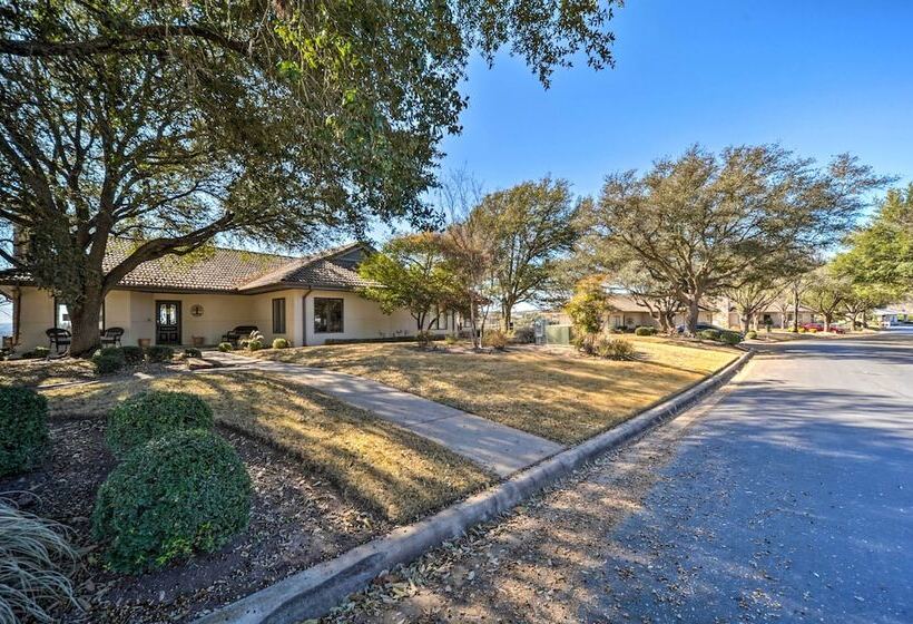 Lovely Spicewood Cottage W/ Patio & Grill!