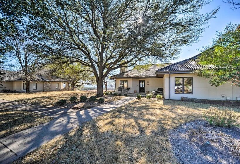 Lovely Spicewood Cottage W/ Patio & Grill!