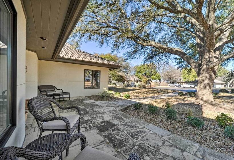 Lovely Spicewood Cottage W/ Patio & Grill!