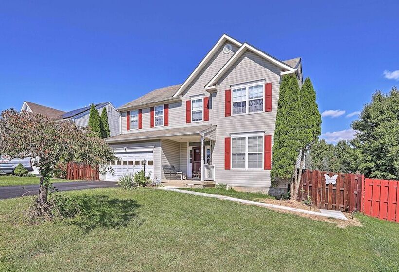 32 Mi To Dc: Lower Level Woodbridge Apt W/ Patio!