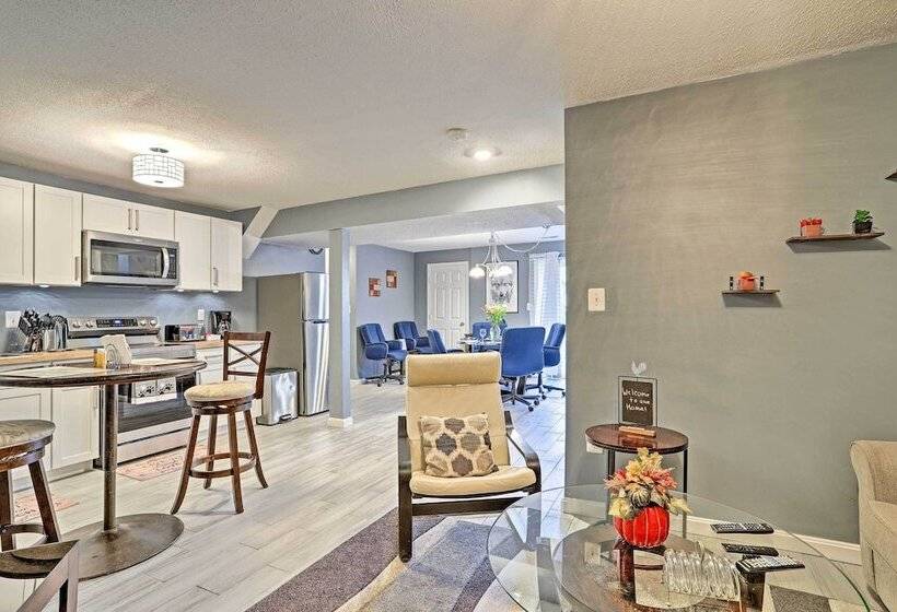 32 Mi To Dc: Lower Level Woodbridge Apt W/ Patio!