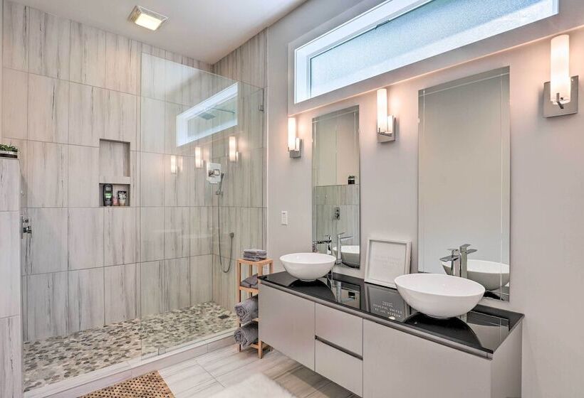 Luxe Asheville Home W/ Stunning Mountain Views!