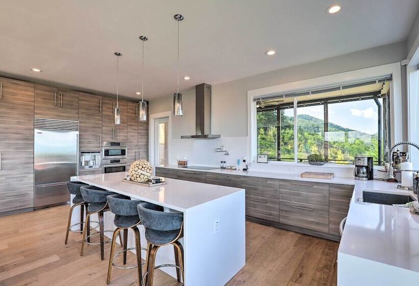 Luxe Asheville Home W/ Stunning Mountain Views!