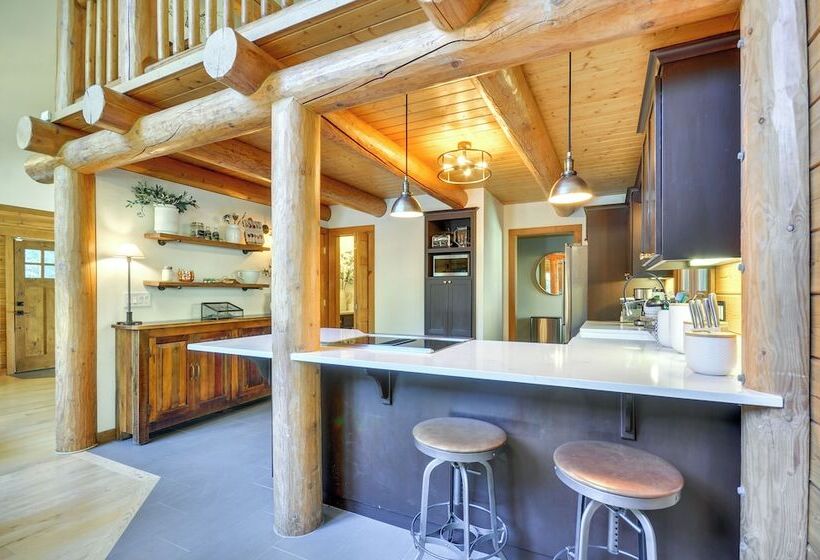 Luxe Cabin In The Woods: Walk To Lake!