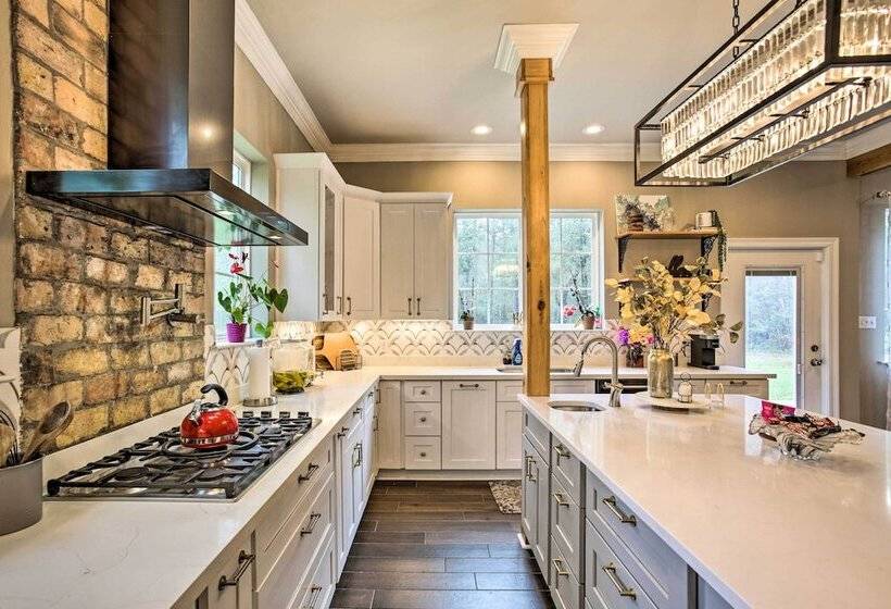 Luxe Home W/ Yard Near Lake Pontchartrain!