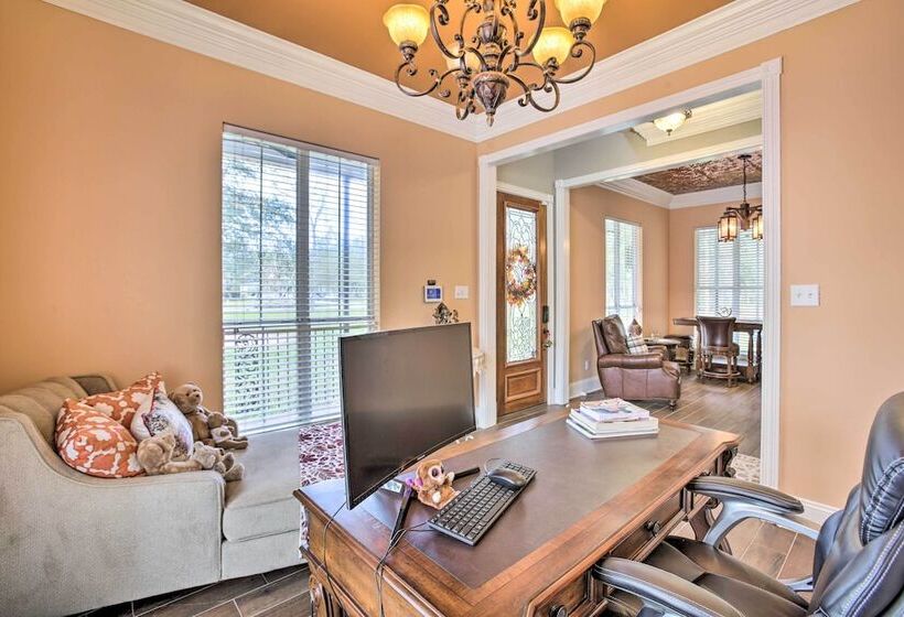 Luxe Home W/ Yard Near Lake Pontchartrain!