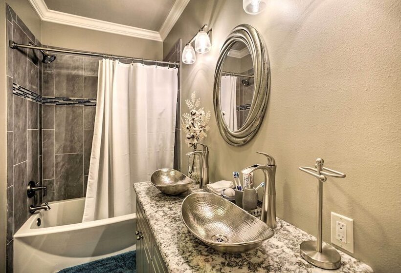 Luxe Home W/ Yard Near Lake Pontchartrain!