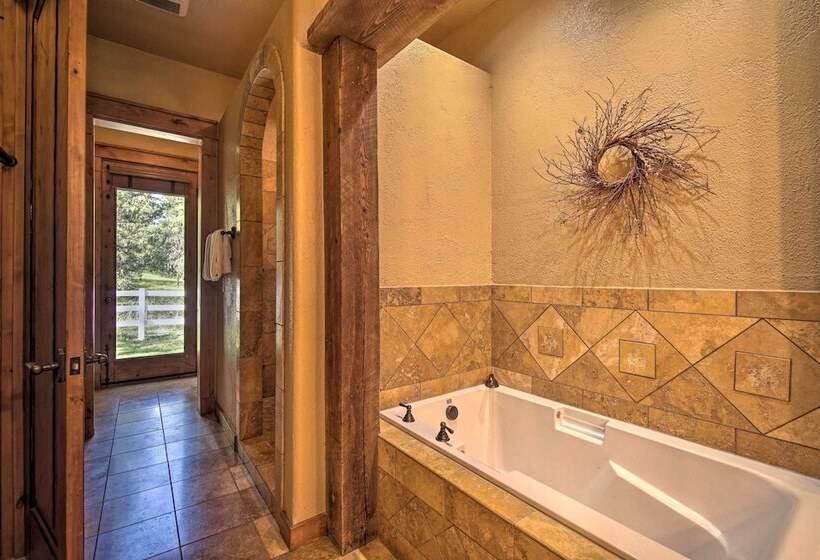 Luxe Mccall Cabin W/ Hot Tub ~ 8 Mi To Skiing