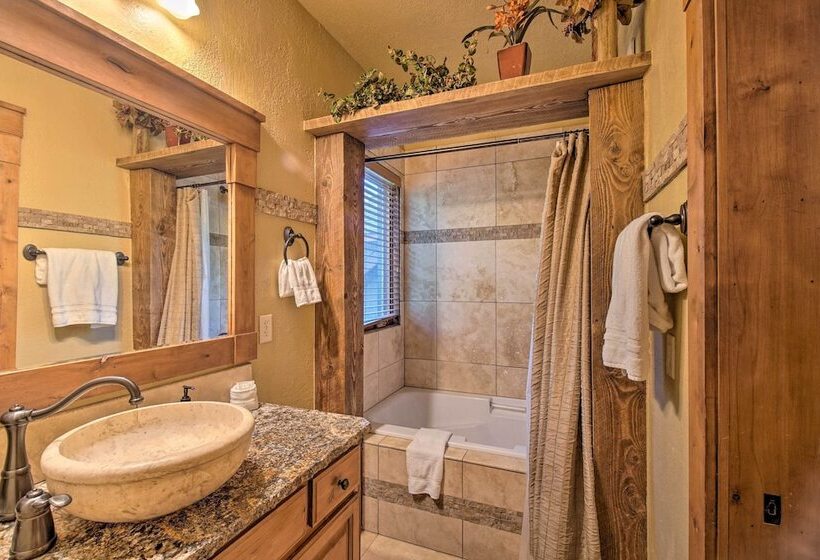 Luxe Mccall Cabin W/ Hot Tub ~ 8 Mi To Skiing