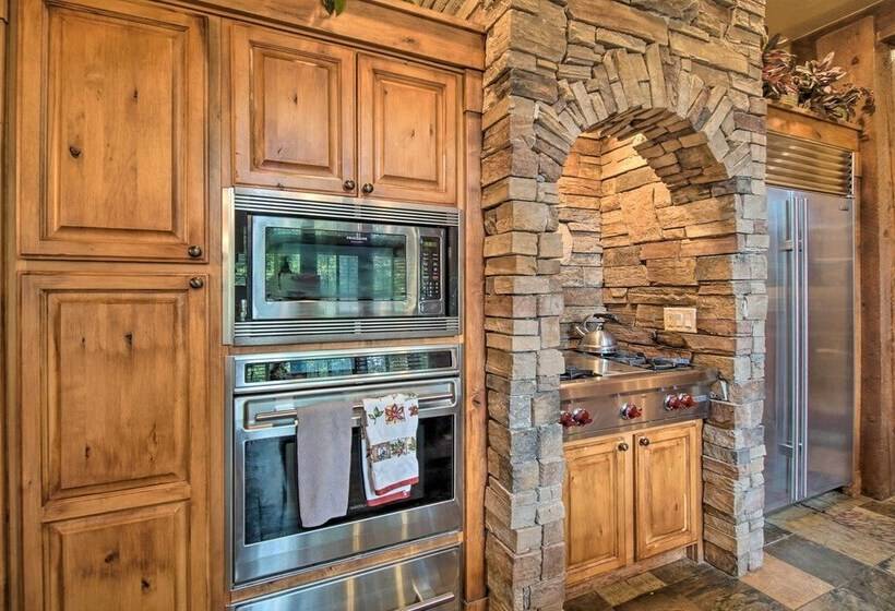 Luxe Mccall Cabin W/ Hot Tub ~ 8 Mi To Skiing