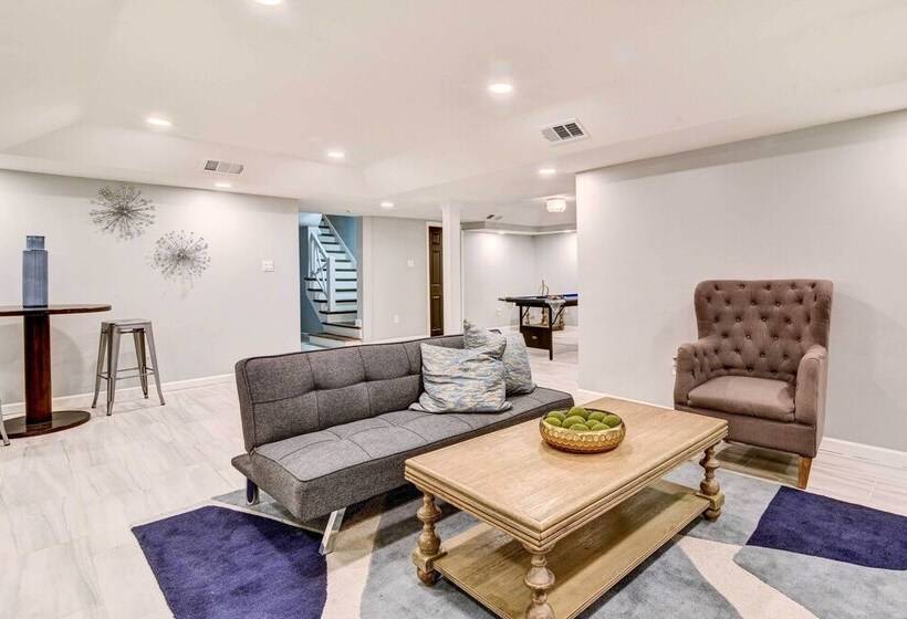 Luxurious Detroit Home Walk To Golf & Park!