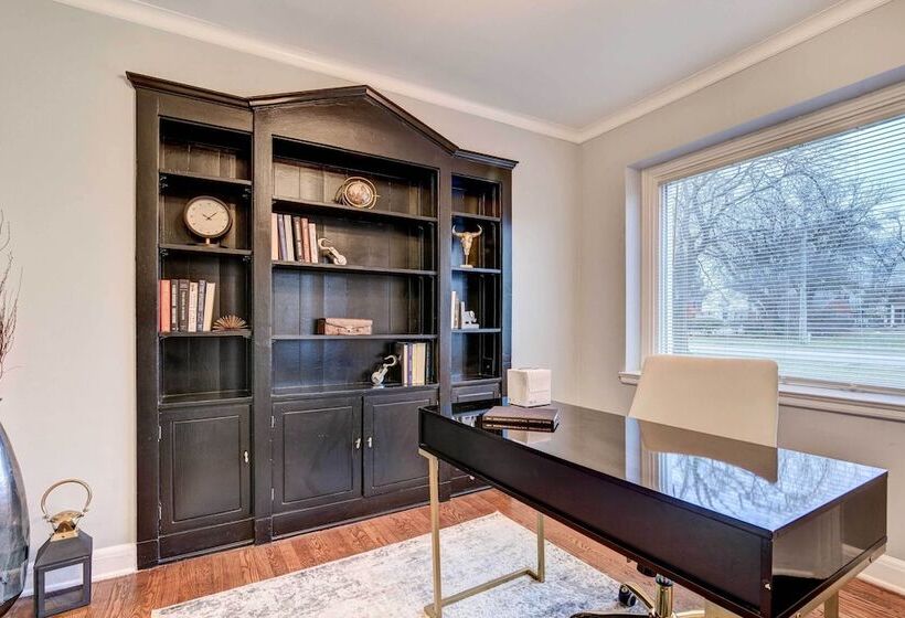 Luxurious Detroit Home Walk To Golf & Park!