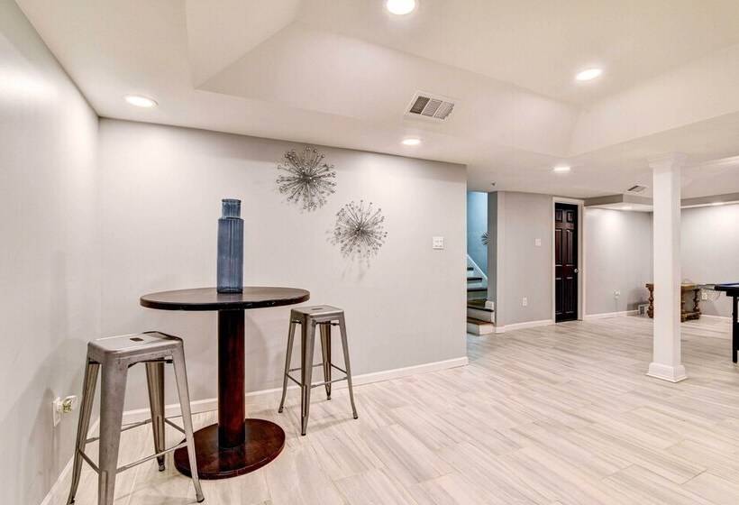 Luxurious Detroit Home Walk To Golf & Park!