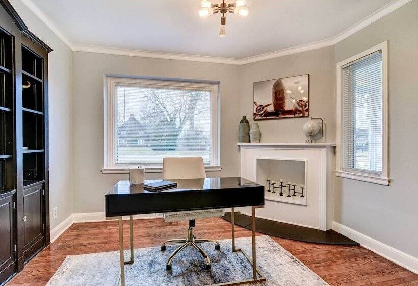 Luxurious Detroit Home Walk To Golf & Park!