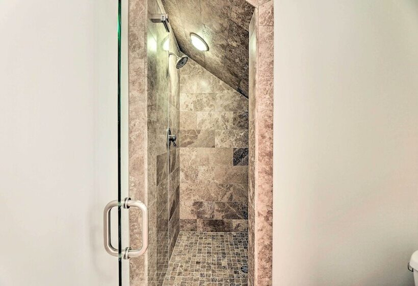 Luxurious Waterfront Home On Pickwick Lake!