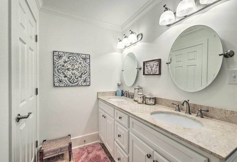 Luxurious Waterfront Home On Pickwick Lake!