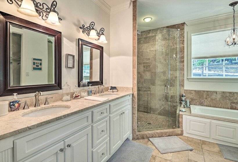 Luxurious Waterfront Home On Pickwick Lake!