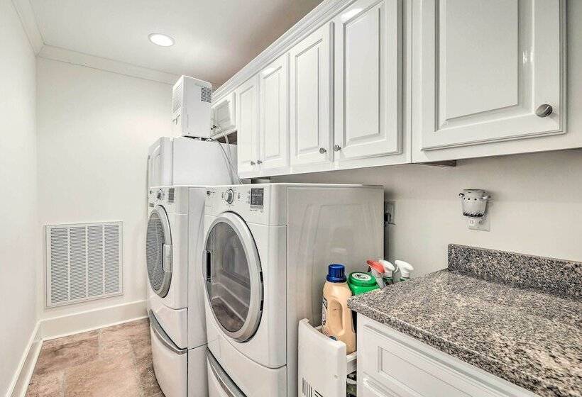 Luxurious Waterfront Home On Pickwick Lake!