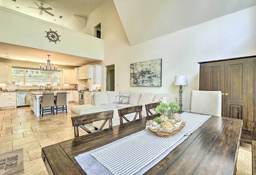 Luxurious Waterfront Home On Pickwick Lake!