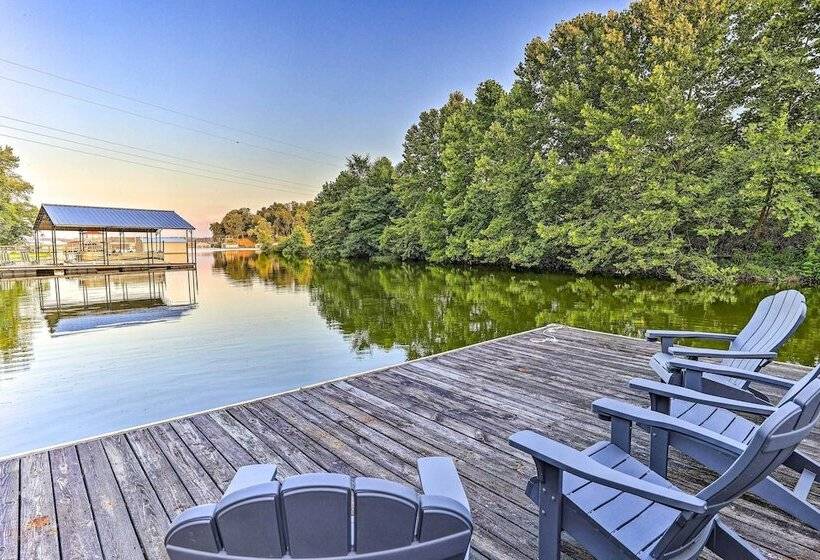 Luxurious Waterfront Home On Pickwick Lake!