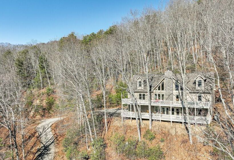 Luxurious Waynesville Family Home W/ Gorgeous View