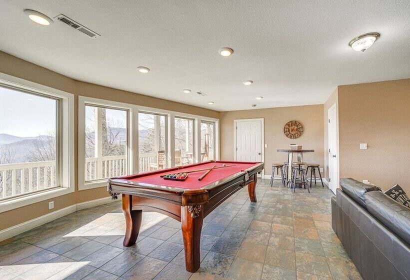 Luxurious Waynesville Family Home W/ Gorgeous View