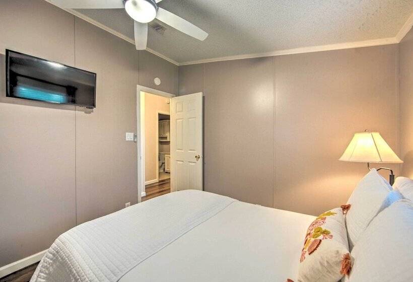 Lakefront Mabank Gem W/ Sunset Views: Pets Welcome