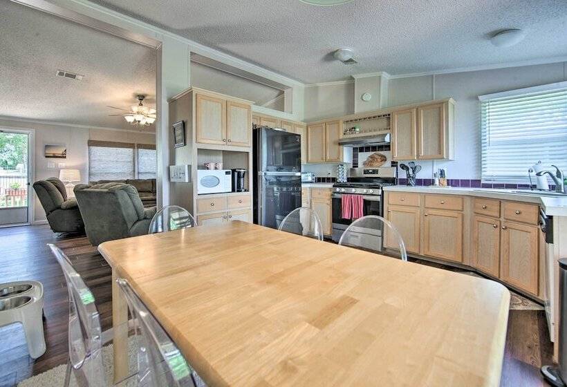 Lakefront Mabank Gem W/ Sunset Views: Pets Welcome