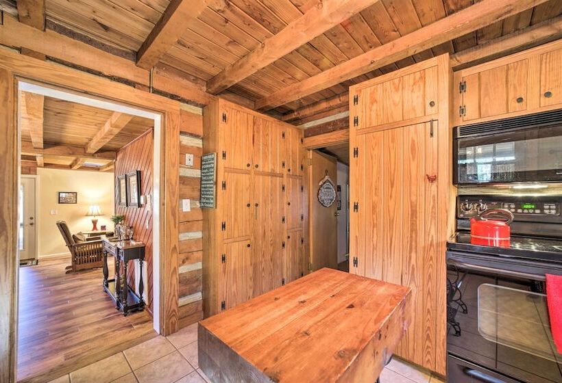 Maggie Valley Cabin W/ Game Room + Hot Tub!