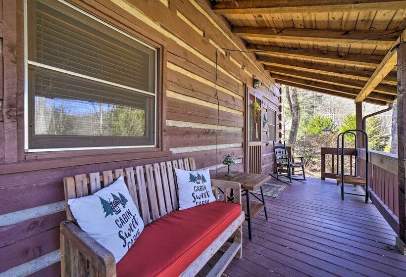 Maggie Valley Cabin W/ Game Room + Hot Tub!