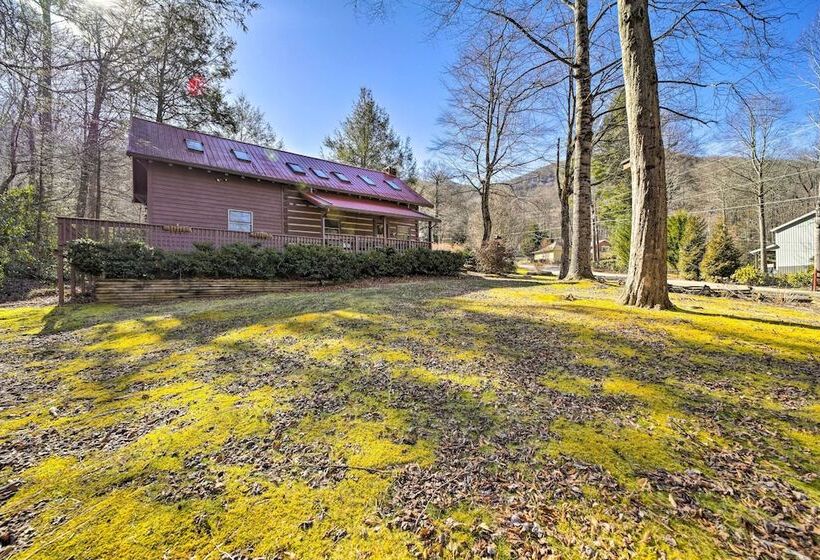 Maggie Valley Cabin W/ Game Room + Hot Tub!