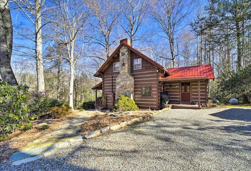 Maggie Valley Cabin W/ Game Room + Hot Tub!