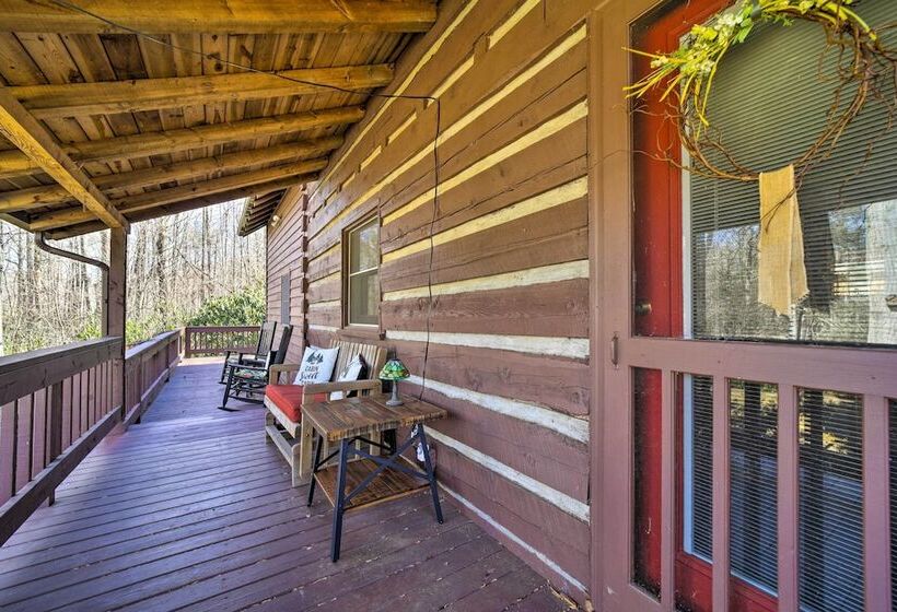 Maggie Valley Cabin W/ Game Room + Hot Tub!