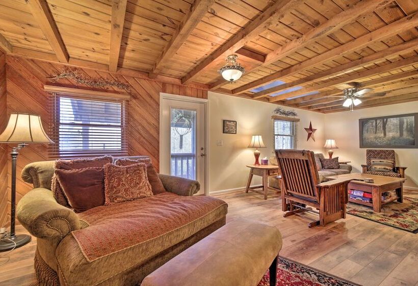 Maggie Valley Cabin W/ Game Room + Hot Tub!
