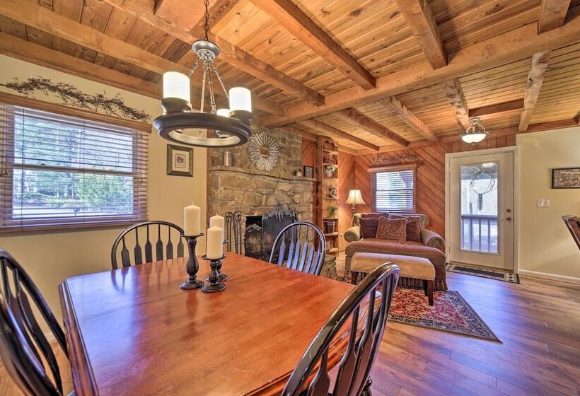 Maggie Valley Cabin W/ Game Room + Hot Tub!