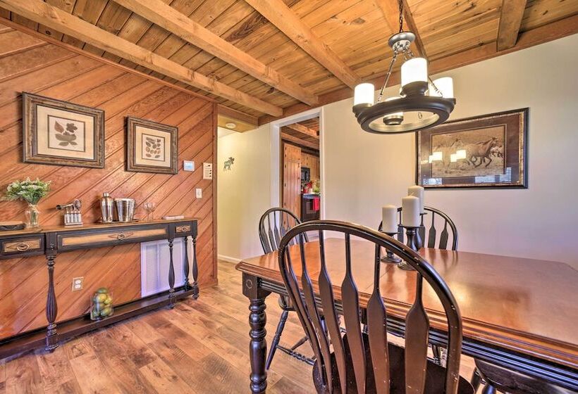 Maggie Valley Cabin W/ Game Room + Hot Tub!