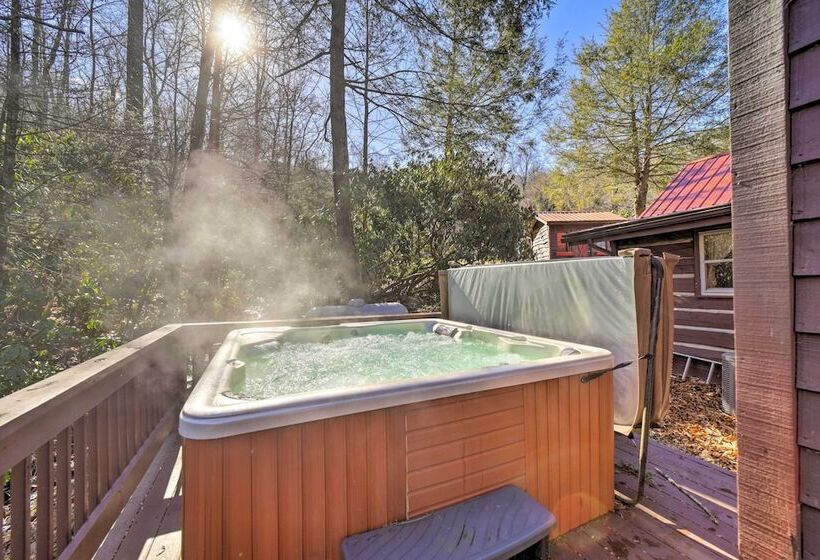 Maggie Valley Cabin W/ Game Room + Hot Tub!