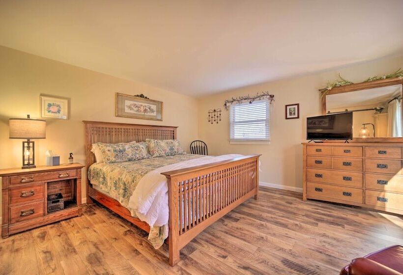 Maggie Valley Cabin W/ Game Room + Hot Tub!