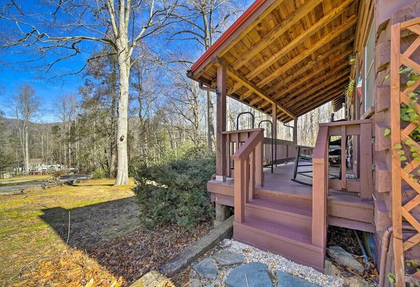 Maggie Valley Cabin W/ Game Room + Hot Tub!