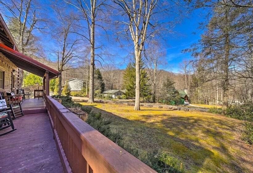 Maggie Valley Cabin W/ Game Room + Hot Tub!